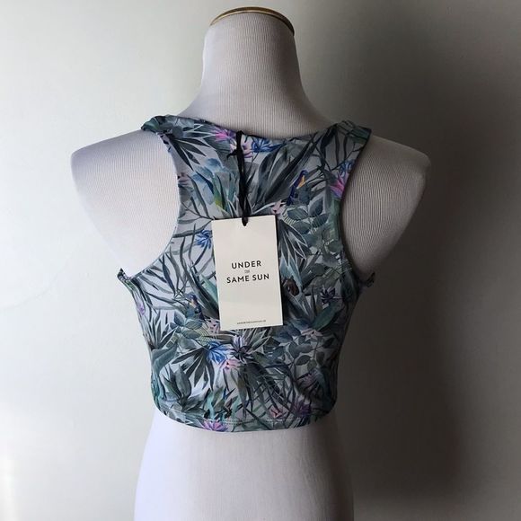 Under the same sun yoga crop top, size L - Picture 3 of 9